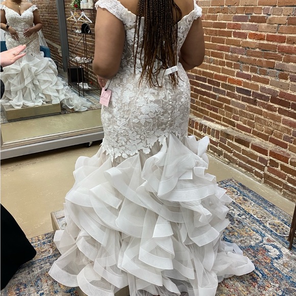 Allure Bridal Wedding Dress - Picture 3 of 4